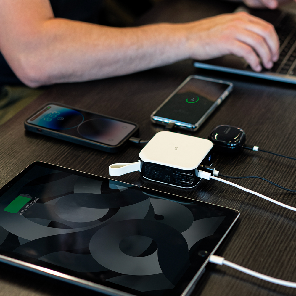 Synapik 5-in-1 Magnetic Wireless Power Bank with Built-in Cable Prongs for Ultimate Charging Solutions