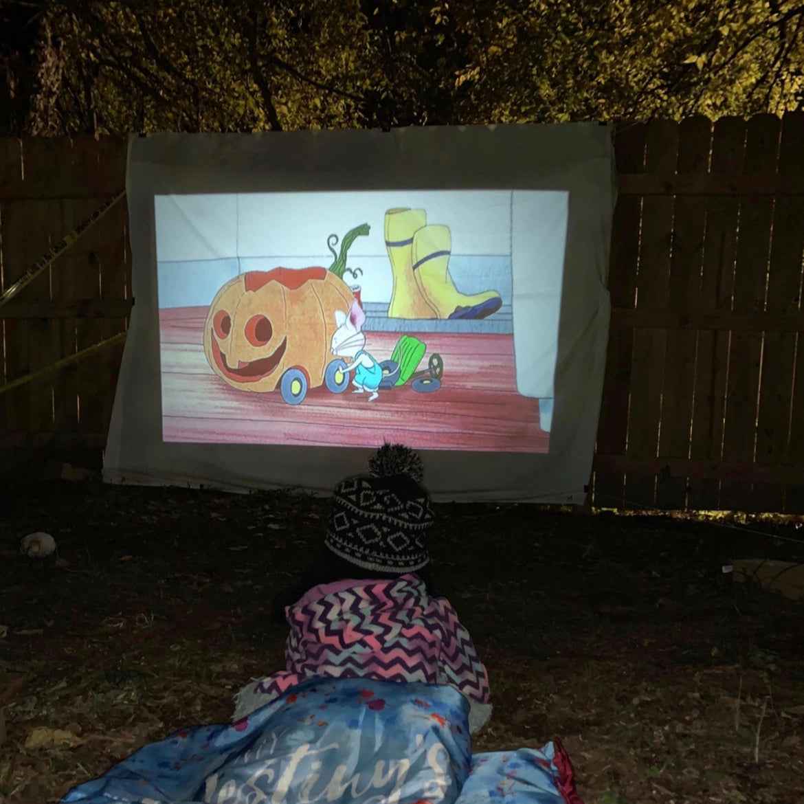 Synapik YG300 wireless entertainment home projector