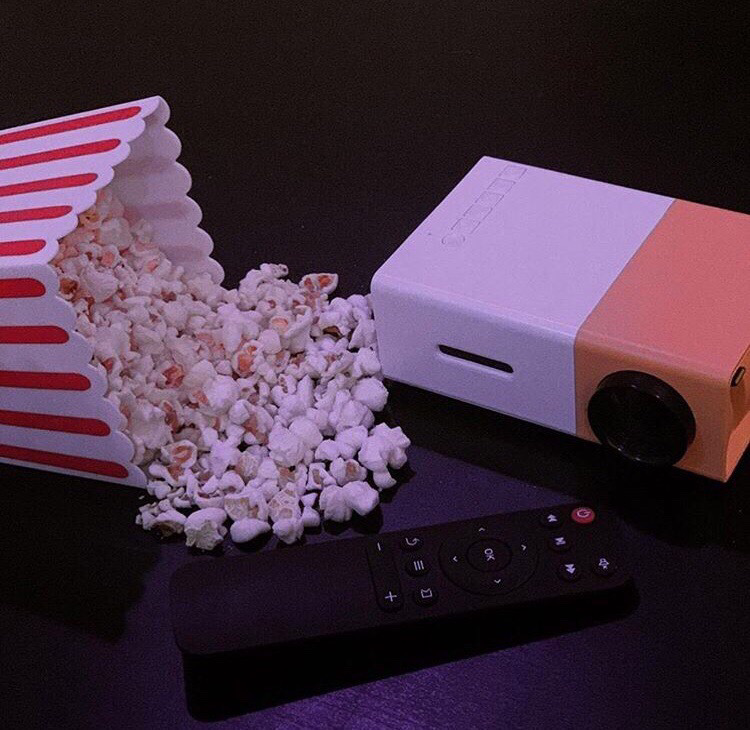 Synapik YG300 wireless entertainment home projector